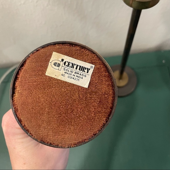 Set of 2 MCM Vintage Brass 2 Tone Candlesticks - Picture 3 of 6